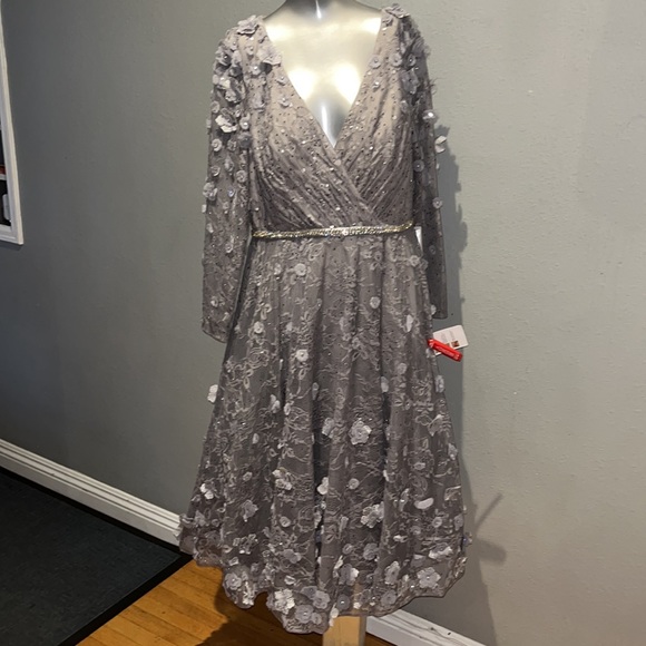 Max Duggal 67387 FLORAL EMBELLISHED LACE A-LINE COCKTAIL DRESS NWT size 12 - Picture 9 of 17